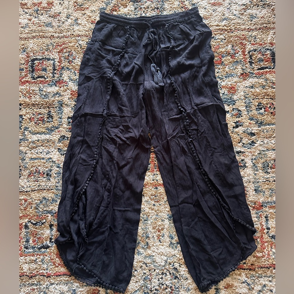 Angie boho high slit capris SIZE: SMALL